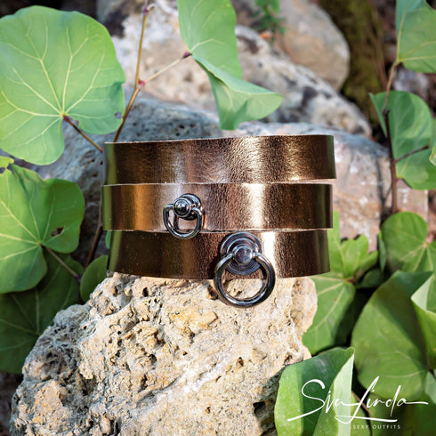 SiaLinda: Halsband Nobile, gold laminiert und schwarzer O-Ring, echt Rindsleder - SiaLinda.com